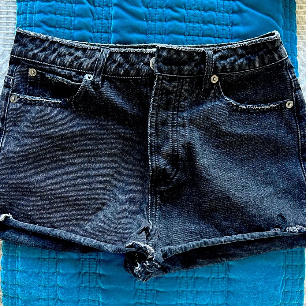 Amuse society black denim high low shorts